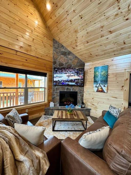 New! Indoor Pool/Ps 5/Hot Tub/Parkway Villa Pigeon Forge Exteriör bild