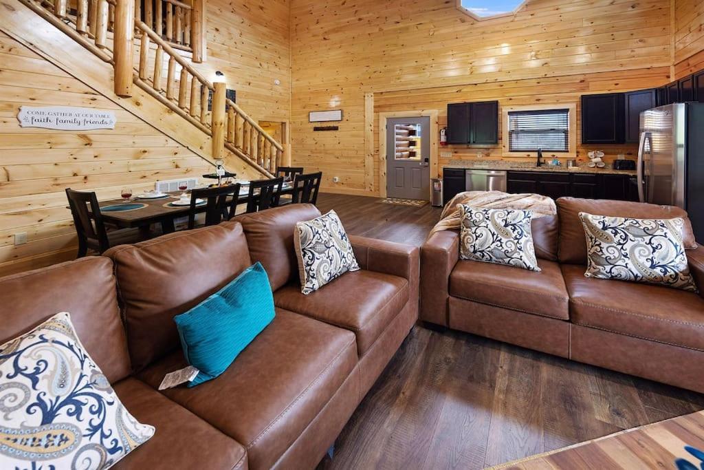 New! Indoor Pool/Ps 5/Hot Tub/Parkway Villa Pigeon Forge Exteriör bild